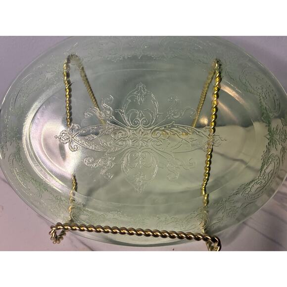 Vintage Etched Uranium Glass Oval Platter with Gold-Tone Stand | Glows Under UV - Picture 6 of 12